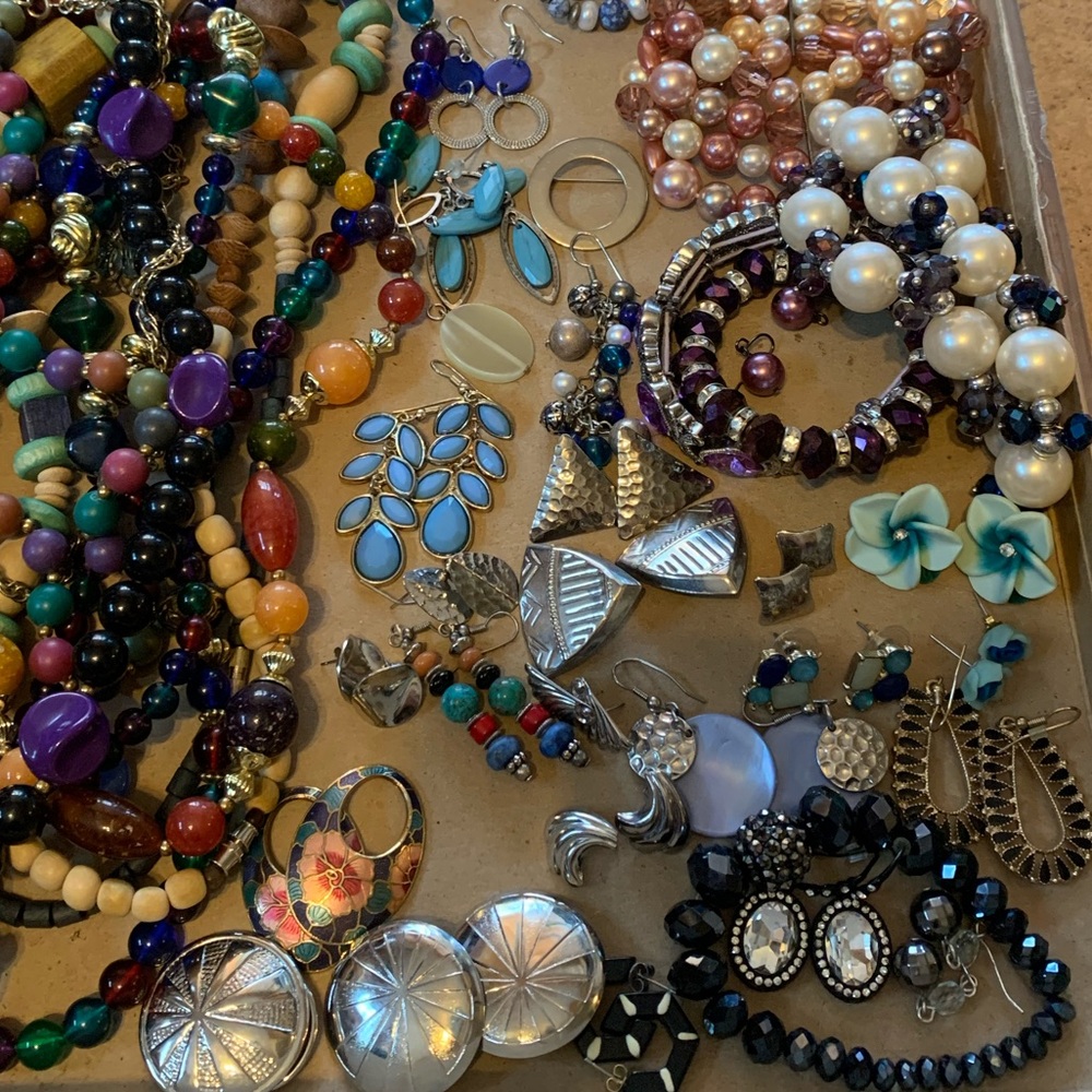 HUGE lot/bundle of costume jewelry